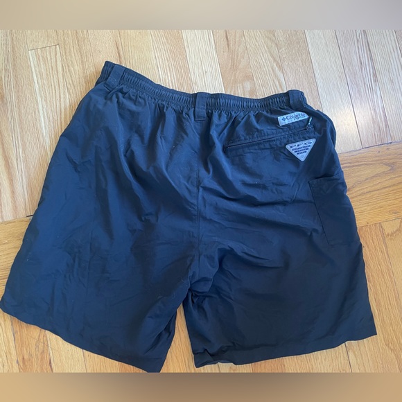 Columbia PFG Shorts - Picture 2 of 2